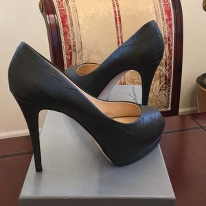 Giuseppe Zanotti leather peep toe stiletto platform pump sz.9.5